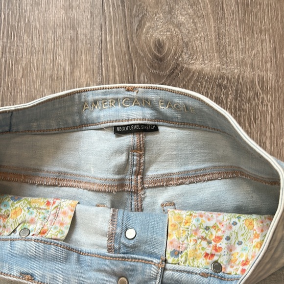 american eagle light wash jean shorts - Picture 4 of 6